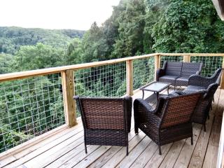 Million Dollar Views! 4 Bedroom, Sleeps 9, close to National Park and 5 mi to Gatlinburg! - Gatlinburg - 5