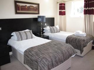 Churchill Two Bedroom Apartments with Free Parking and The Minster view - York - 9