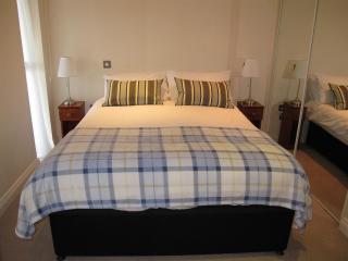 Churchill Two Bedroom Apartments with Free Parking and The Minster view - York - 8
