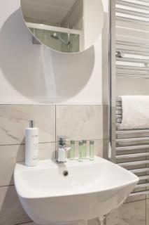 Aura Retreat with Free Parking - 1