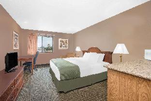 Days Inn by Wyndham Mitchell SD - 7