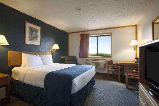 Super 8 by Wyndham Eveleth - 4