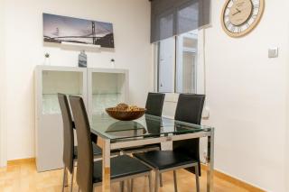 Ahllenrock Barcelona- Escape Parking GRATIS-AC-Metro- Aeropuerto-4-6 Personas - 0