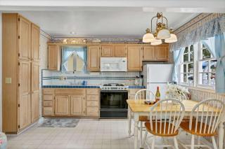 201 Amethyst Avenue - 2