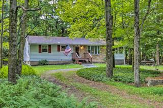 Poconos Home with Fire Pit, Walk to Locust Lake! - 9