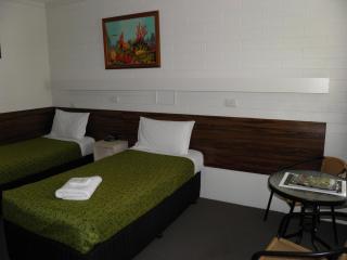 7th Street Motel - 1