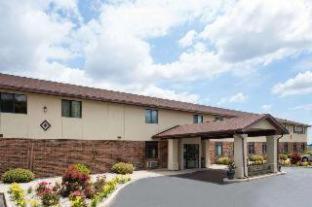 Baymont by Wyndham Oshkosh Airport - Oshkosh - 3