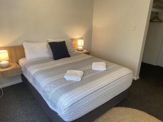 Aqua Promenade Beachfront Holiday Apartments - Sunrise Beach - 5