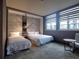 East Dragon Hotel - 5