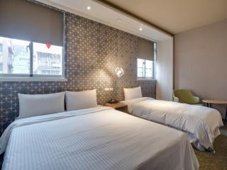 East Dragon Hotel - 3