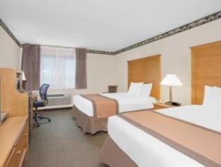 Ramada by Wyndham Waupaca - Waupaca - 2