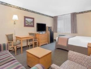Ramada by Wyndham Waupaca - 1