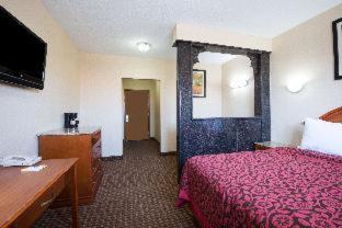 Red Roof Inn Copiague - Copiague - 7