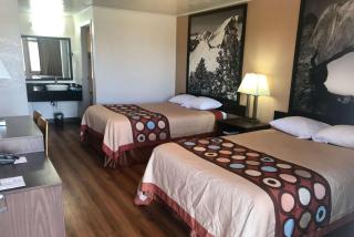 Super 8 by Wyndham Evanston - 6