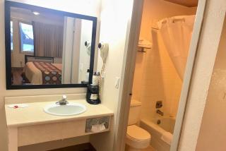 Super 8 by Wyndham Evanston - 3