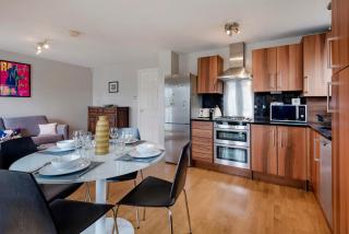 Panoramic Docklands Home - 4