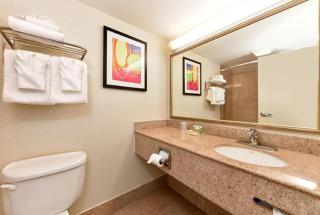 Holiday Inn Va Beach-Oceanside 21st St by IHG - Virginia Beach - 9
