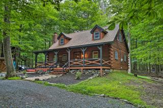 Pocono Log Cabin Fireplace, Fire Pits and Amenities - Pocono Lake - 6