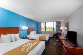 Days Inn & Suites by Wyndham Tallahassee Conf Center I-10 - Tallahassee - 4