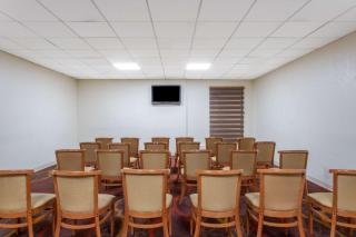 Days Inn and Suites by Wyndham Hammond, IN - Hammond - 7