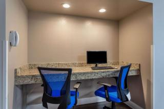 Days Inn and Suites by Wyndham Hammond, IN - Hammond - 5