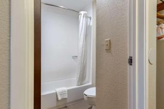 Comfort Inn Near Greenfield Village - 1