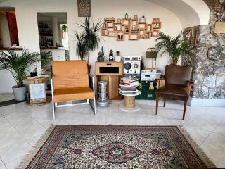 Black Market Hotel - Isquia - 9