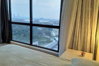 HB1614 ,Cyberjaya, Lake view, WiFi, Netflix, Free Parking, Gym, Swimming Pool, Basket Ball Court, Family play area, 3041 - 7