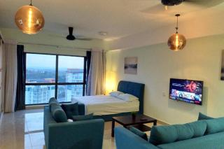 HB1614 ,Cyberjaya, Lake view, WiFi, Netflix, Free Parking, Gym, Swimming Pool, Basket Ball Court, Family play area, 3041 - 5