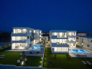 Apartments & Rooms Pool Villas Maris - Novalja - 0