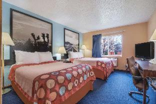 Super 8 by Wyndham College Station - 8