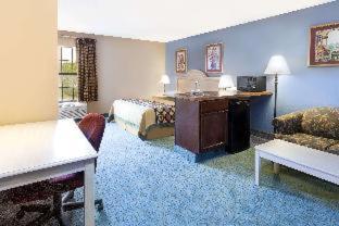 Super 8 by Wyndham Freeport - Freeport - 6