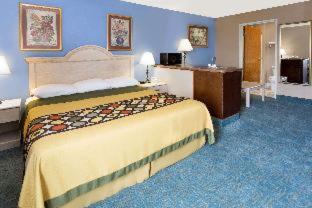 Super 8 by Wyndham Freeport - Freeport - 5