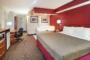AmericInn by Wyndham Douglas/Saugatuck - 9