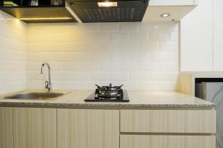 Relax and Comfy with Pool View at Studio West Vista Apartment By Travelio - Jakarta - 1