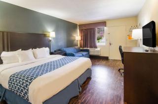 Econo Lodge Near Motor Speedway - Bristol - 2