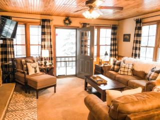 Riverfront Mountain Cottage Retreat - 2