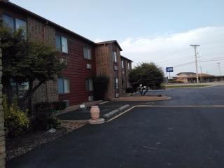 Super 8 by Wyndham Lebanon - Lebanon - 3