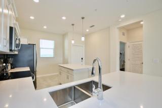 Spectacular 2 Bedroom Apartment In Spectacular Storey Lake Community Next To Disney! - Kissimmee - 1