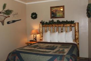 The Evergreen - West Yellowstone - 6