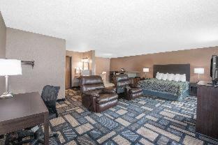 Days Inn by Wyndham Watertown - 7