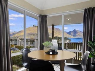 ULTIMATE CONVENIENCE, WALK-TO-TOWN TOWNHOUSE - Queenstown - 0