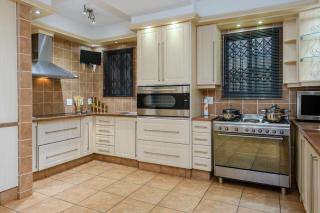 5 Bedroom Ramsgate Holiday Home KRB1 - 2