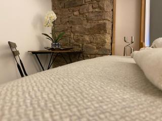 Royal Mile Balconies by the Castle - Edinburgh - 6