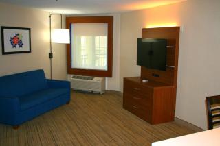 Holiday Inn Express Hotel & Suites Marina by IHG - 4
