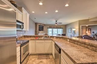 Lakefront Balcony and Pool Access Camdenton Condo - Camdenton - 2