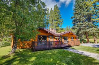 Castle Mountain Chalets - 2