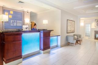 Holiday Inn Express & Suites Bethlehem Arpt-Allentown Area - 1