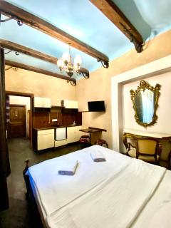 Центр Львова вулиця Лесі Українки 19 апартаменти на самій Площі Ринок - 1