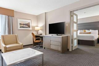 Best Western Premier Calgary Plaza Hotel & Conference Centre - 0